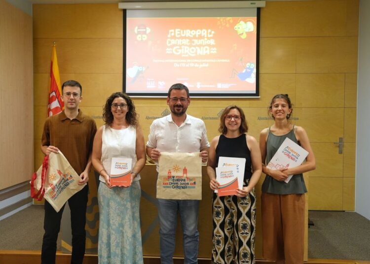 1.200 jóvenes cantantes toman Girona para convertir las escaleras de la Catedral en escenario