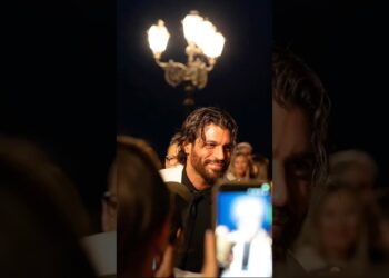 La madre de Can Yaman le dijo enfadada a Demet: “Esta es mi última advertencia para ti”. #shorts