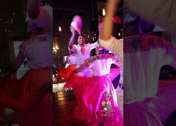 Así se disfruta bailar 🤩 #danza #espectaculo #tradiciones #cultura #bailarinesprofesionales