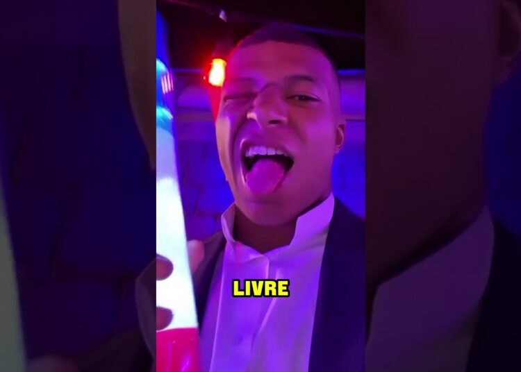 Mbappé foi FLAGRADO #mbappe #fofoca #futebol #psg #selecaofrancesa #entretenimento #fyp