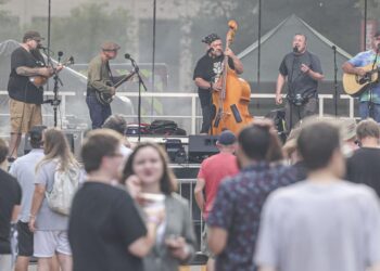 Eventos, música, teatro, vida nocturna en el centro de Illinois