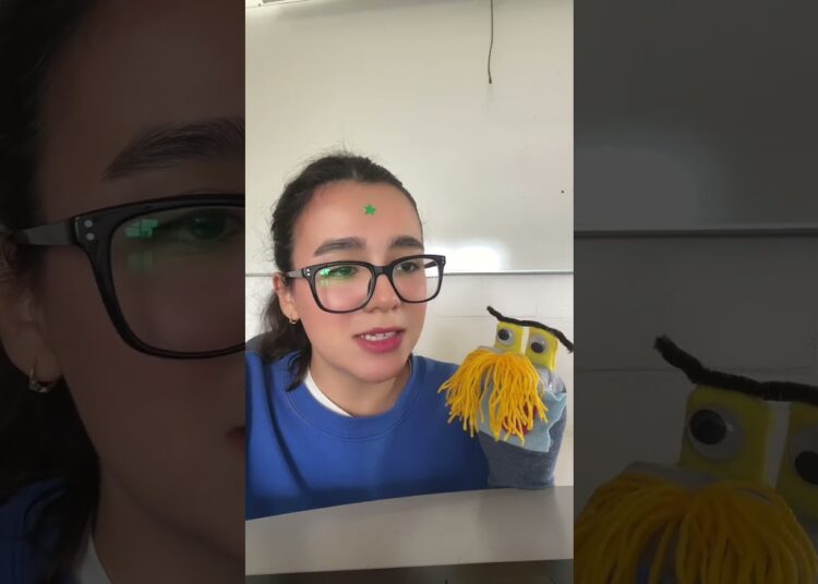 UNA MAÑANA ENTRE TIKTOKS, LLAMADAS Y CHISMES UNIVERSITARIOS