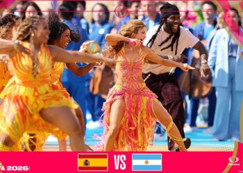 Shakira está interpretando ahora su canción del Mundial “Dai Dai” en una presentación espectacular.