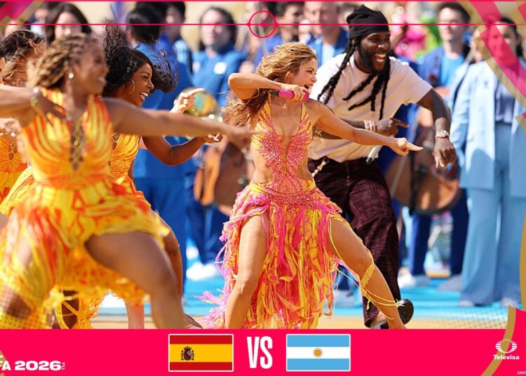 Shakira está interpretando ahora su canción del Mundial “Dai Dai” en una presentación espectacular.