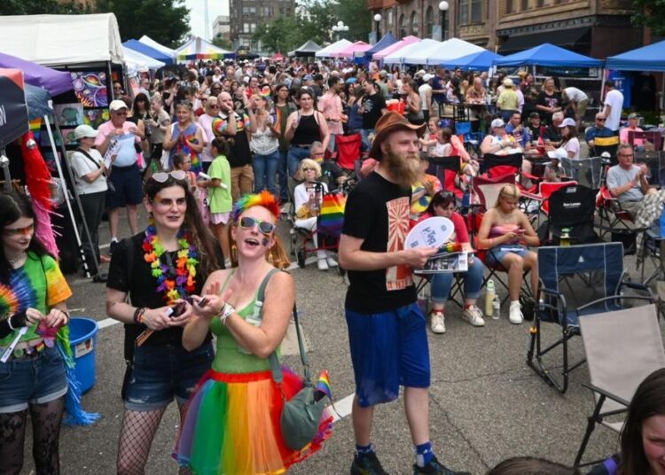 Eventos, música, teatro, vida nocturna en el centro de Illinois