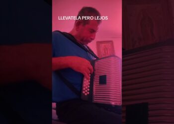LLEVATELA PERO LEJOS LOS CADETES DE LINARES.. #acordeon #regionalmx #corridos #musica #norteñas
