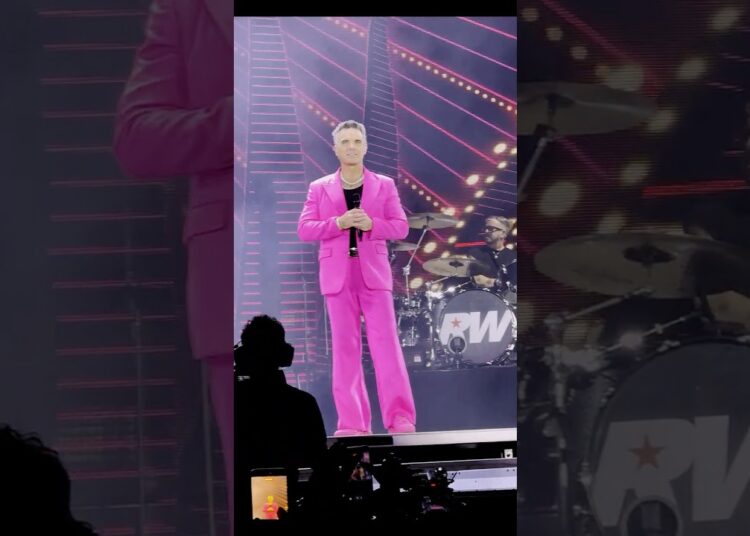 ROBBIE WILLIAMS interpreta”New York, New York”… #FrankSinatra#RobbieWilliams #NewYorkNewYork