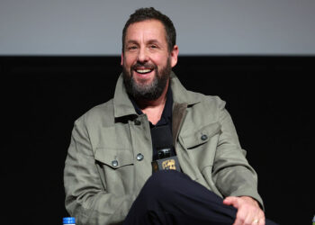 Adam Sandler ofició la boda de Taylor Swift. ¿Cuál es su conexión con la famosa pareja?