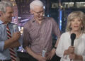 Andy Cohen y Anderson Cooper pierden el control cuando Cheri Oteri brinda la visita celestial de Barbara Walters