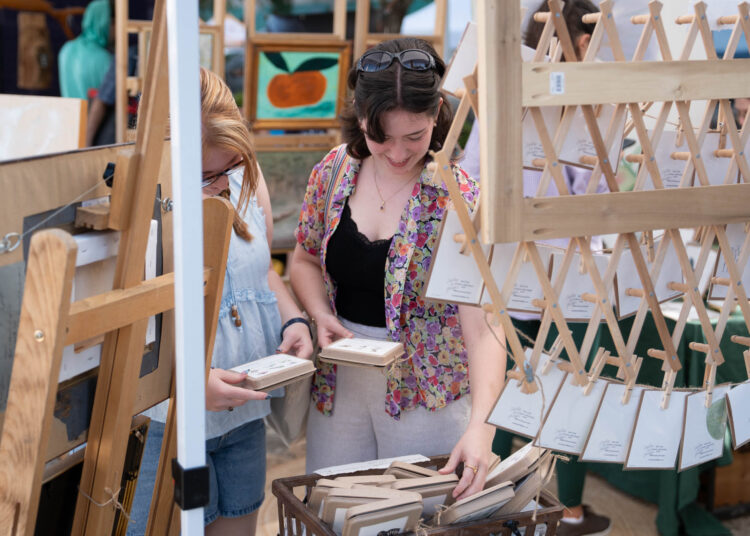 Baton Rouge Arts Market ofrece a los vendedores y a los invitados la oportunidad de conectarse