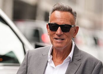 Bruce Springsteen dice que enfrentarse a Donald Trump lo convierte en un "patriota": "Amas tanto a tu país que estás dispuesto a mirarlo con claridad y reconocer sus fallos"