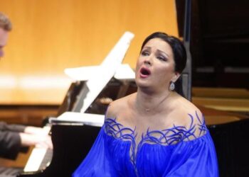 Cantante lírica Anna Netrebko cancela su actuación en teatro de Madrid por fatiga agravada por calor