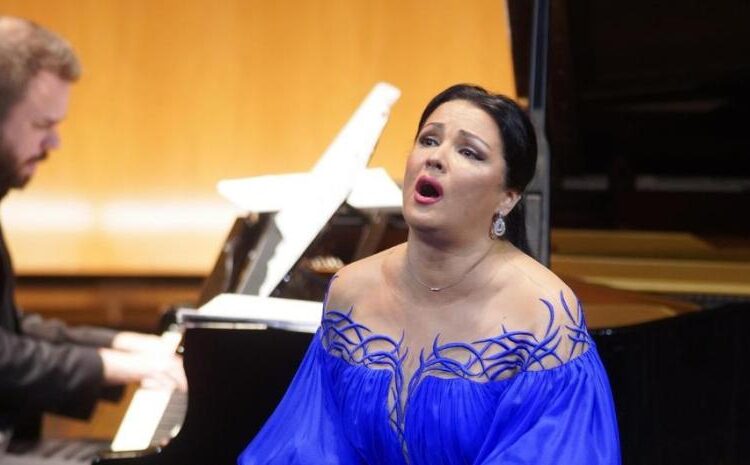 Cantante lírica Anna Netrebko cancela su actuación en teatro de Madrid por fatiga agravada por calor