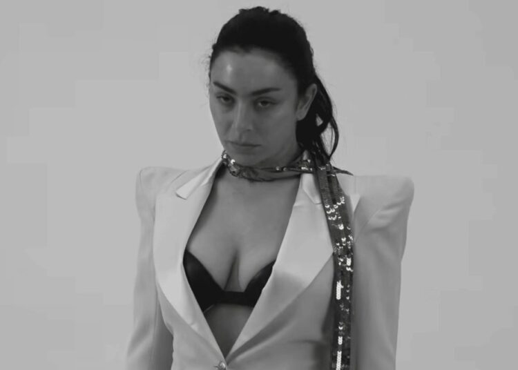 Charli xcx 'Música, Moda, Cine' Película completa: Ver