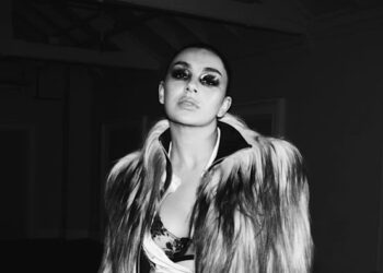 Charli xcx organizará eventos de escucha de 'Música, moda y cine' en su cine local