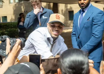 Chris Brown se declara culpable por el caso de agresión en un antro de Londres en 2023