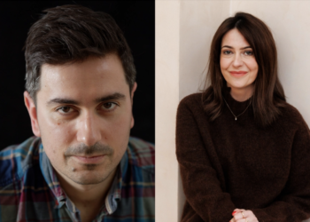 Tariq Ashkanani a la izquierda con una camisa a cuadros sobre un fondo oscuro, junto a Kirsty Lockwood a la derecha con cabello oscuro y un suéter marrón contra una pared clara.