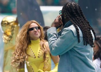 "Dile lo que me estabas me diciendo": el vibrante momento entre Shakira y su coproductor al enterarse de reciente récord