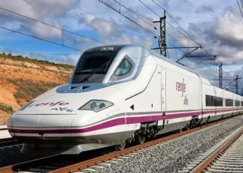 Cortada la Alta Velocidad entre Barcelona y Madrid por un incendio cerca de la infraestructura en Camp de Tarragona