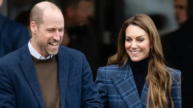 El príncipe William y Kate Middleton reciben una bienvenida real en Wimbledon