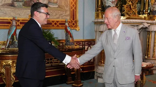 El rey Carlos abandonó una tradición real durante una reunión con el nuevo primer ministro del Reino Unido