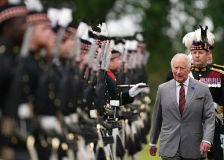 El rey Carlos organiza una inusual cena familiar real antes de la visita del príncipe Harry al Reino Unido
