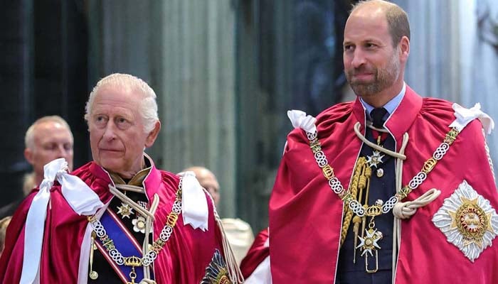 El rey Carlos revive la histórica tradición real con el príncipe William a su lado
