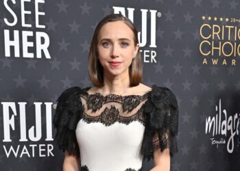 El tweet de Zoe Kazan sobre que Taylor Swift no invitó a Blake Lively a su boda se convirtió en todo un escándalo porque los Swifties no tienen ningún tipo de tranquilidad.