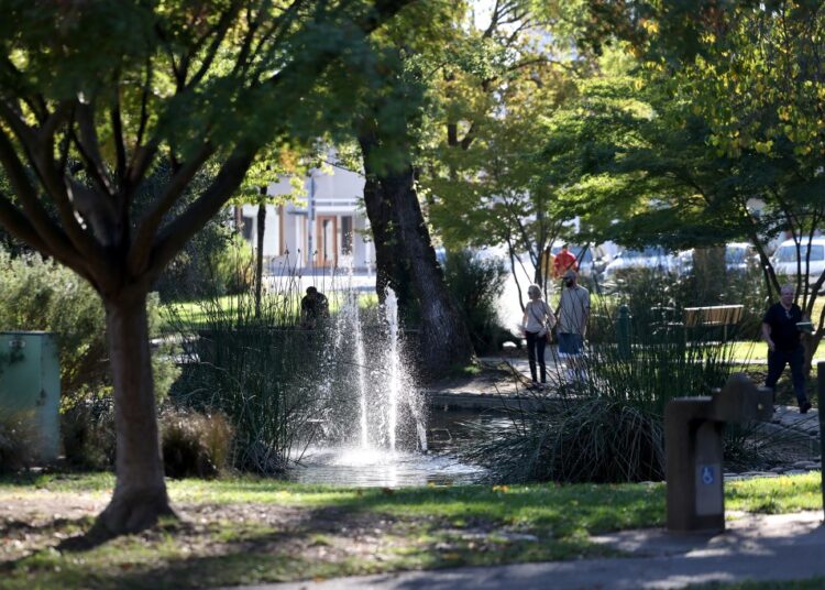 El último proyecto de arte público de Sonoma lleva la instalación de un piano a la Plaza