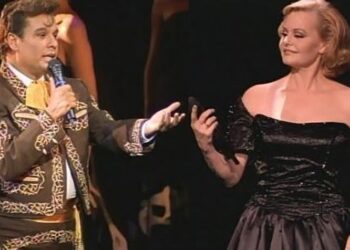 Juan Gabriel y Rocío Dúrcal durante uno de sus conciertos conjuntos.