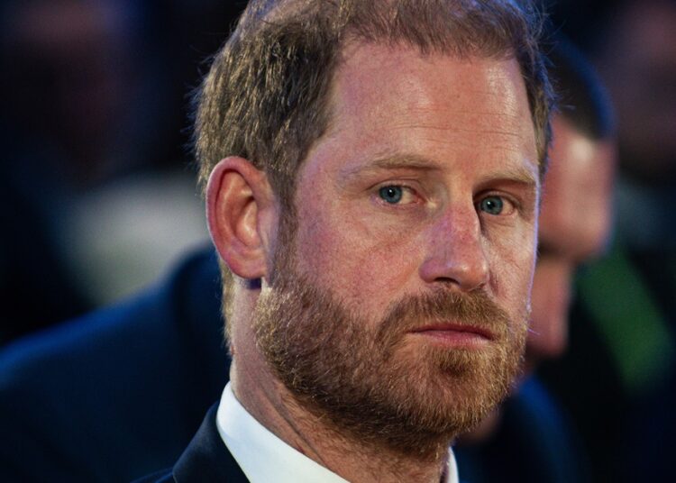 El viaje del príncipe Harry al Reino Unido genera una nueva disputa sobre la estancia en el Palacio de Buckingham