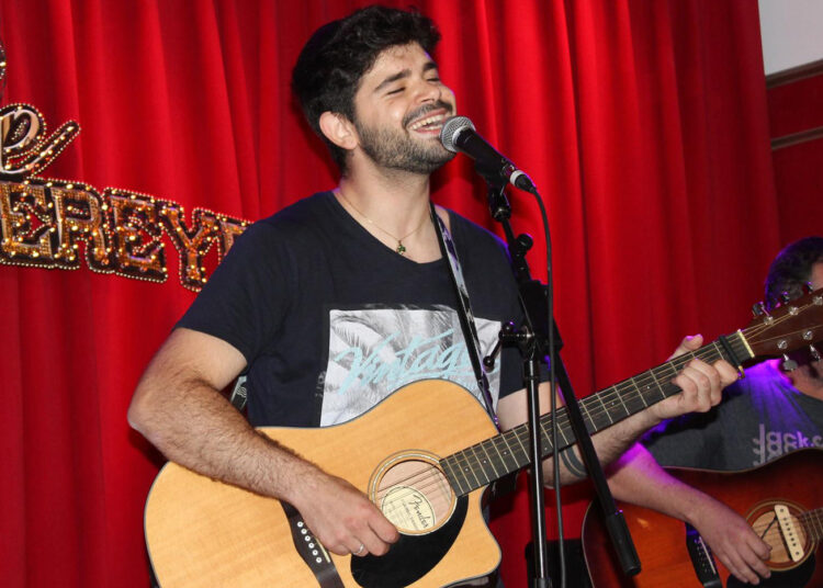 Es Cubells inicia las Fiestas del Carmen con los cantantes ibicencos del festival So d’Eivissa