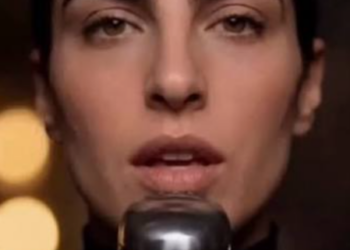  Rebecca Montt en un videoclip  