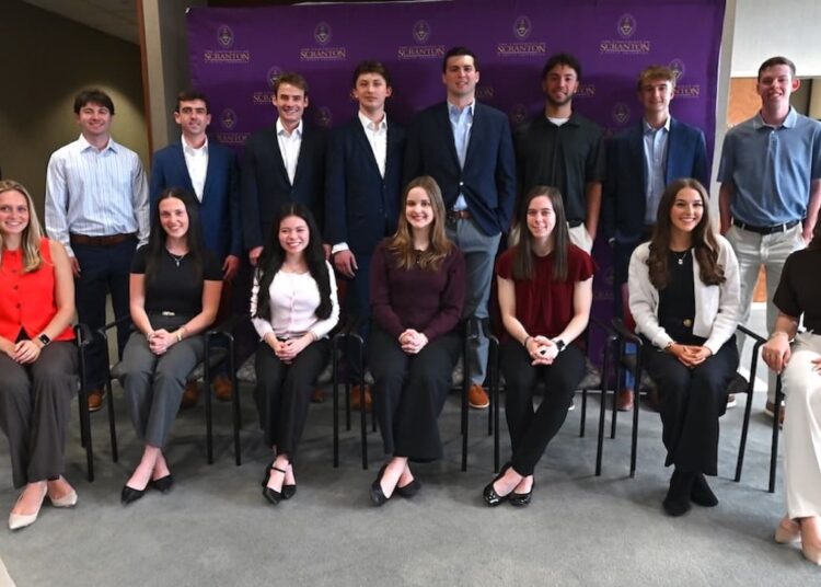 Graduados del Programa de Honores de Liderazgo Empresarial 2026