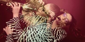 Jess Gillam celebra 900 años de música en su nuevo y alegre álbum 'SHINE'