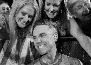 La delirante petición que ha hecho Robbie Williams antes de cantar en la Plaza de España de Sevilla