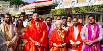 La familia real de Mysore ofrece oraciones en Tirumala