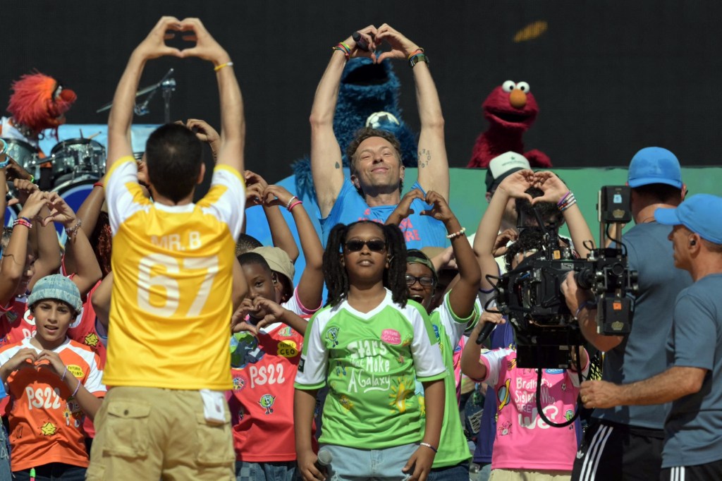 La nueva canción de Coldplay 'We Dance' cierra el espectáculo de medio tiempo del Mundial 2026