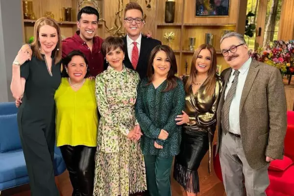 Conductores del programa Ventaneando en el set con Pati Chapoy
