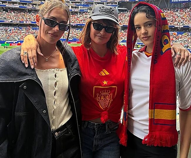 Alexia Putellas, junto a Penélope Cruz y Rosalía en Los Ángeles
