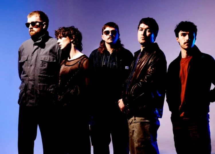 Los gurriers luchan por el tercer mundo en el nuevo y furioso single 'Party Lines'