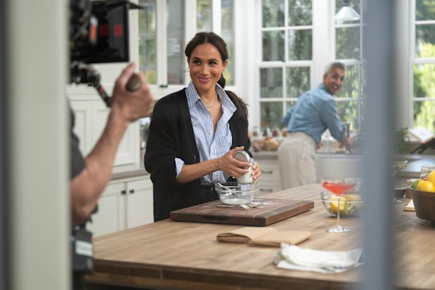 Meghan, duquesa de Sussex y Tan France en el episodio 203 de With Love, Meghan