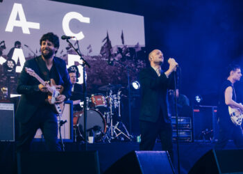 Mira el debut de The Maccabees con su nueva y apasionante canción 'Ballad Of So Long' en vivo en Edimburgo