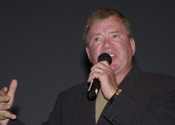 Música de William Shatner: ¡Cada álbum recordado por The Shat!