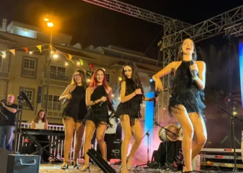 Nueva Línea debuta con sus cuatro nuevas cantantes en Candelaria
