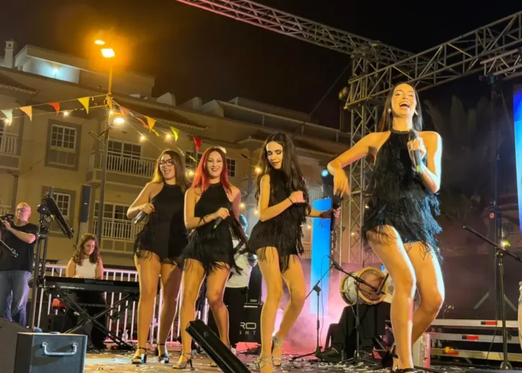 Nueva Línea debuta con sus cuatro nuevas cantantes en Candelaria