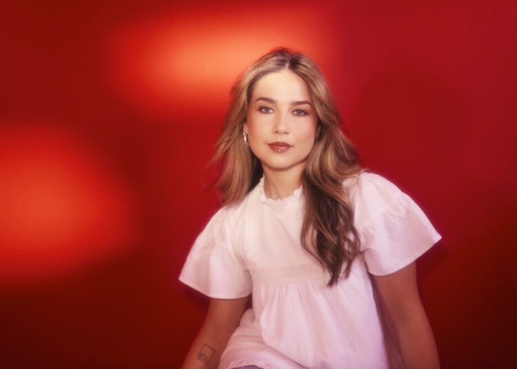 Nuevos descubrimientos musicales el 24 de julio: Jem Cassar-Daley, Grace Cummings, Paris Paloma y más