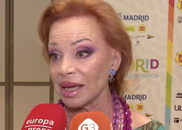 Paloma San Basilio: “Yo era una niña rara que me vestía, me disfrazaba, cantaba y no hacía nada de lo que hacían el resto de niñas y a mis padres les parecía fenomenal”