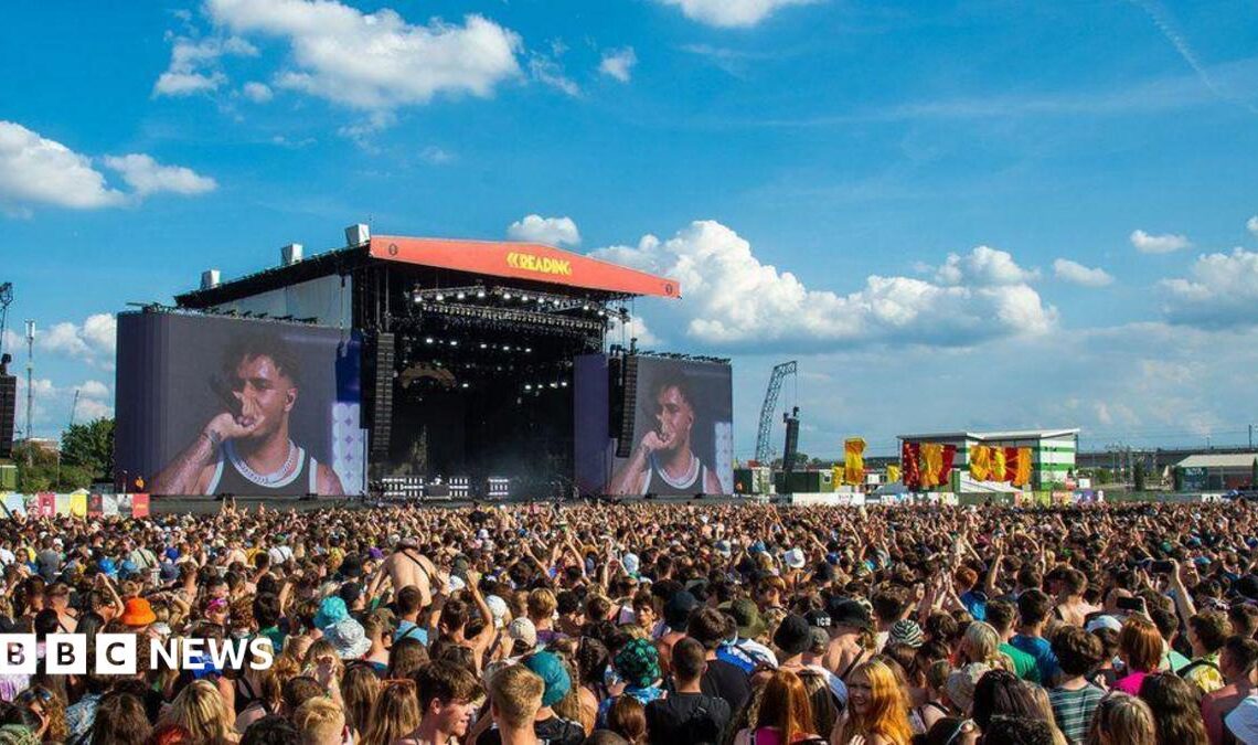 crowd at Reading festival 2022
