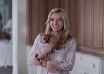 Elle Woods (Lexi Minetree) en "Ella." El personaje se originó en "legalmente rubia," donde Elle fue interpretada por Reese Witherspoon.